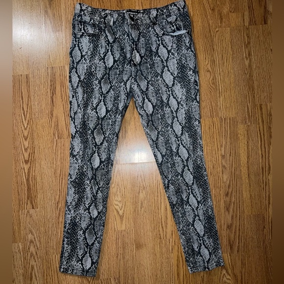 Express Snake Jeans - Picture 3 of 6